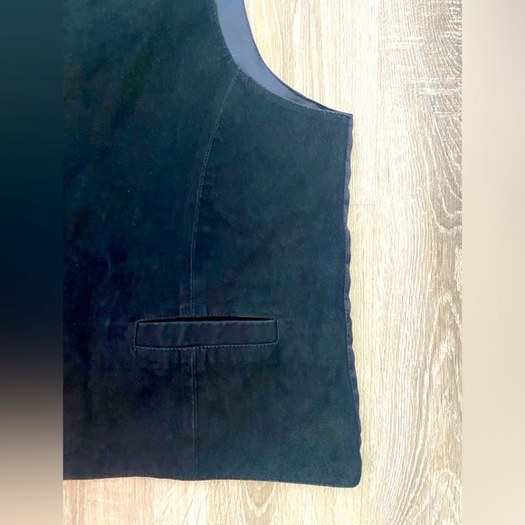 R&R Vest ( Rest and Relaxation Vest) 
100 percent Leather Vest - Picture 4 of 10